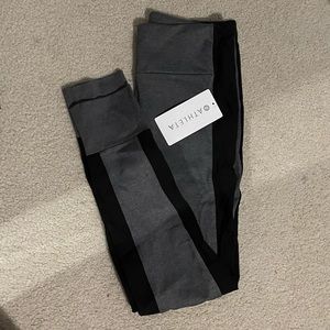 NWT Athleta Essex Hybrid Tight in heather grey with black stripe size M